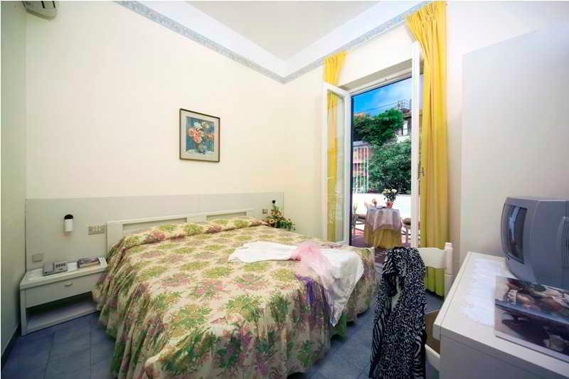Villa Diana - Beach & Rooms อีสเกีย ภายนอก รูปภาพ