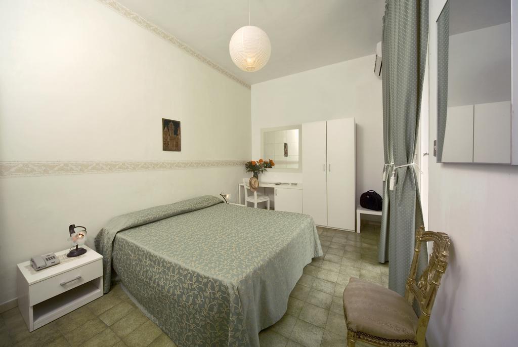 Villa Diana - Beach & Rooms อีสเกีย ภายนอก รูปภาพ