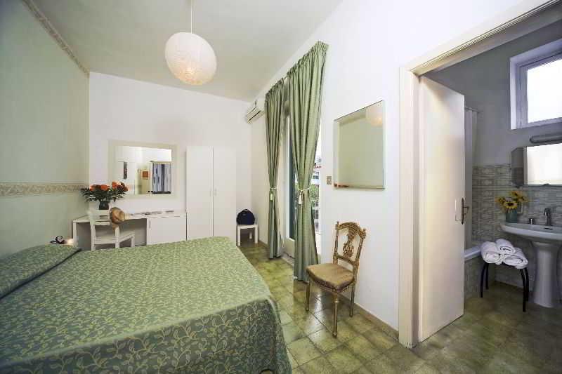 Villa Diana - Beach & Rooms อีสเกีย ภายนอก รูปภาพ