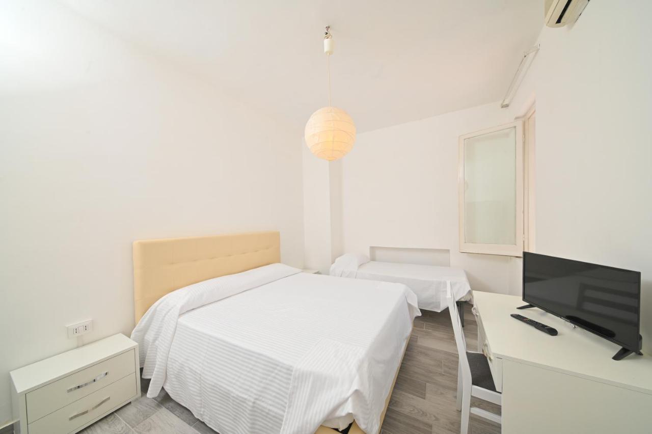 Villa Diana - Beach & Rooms อีสเกีย ภายนอก รูปภาพ
