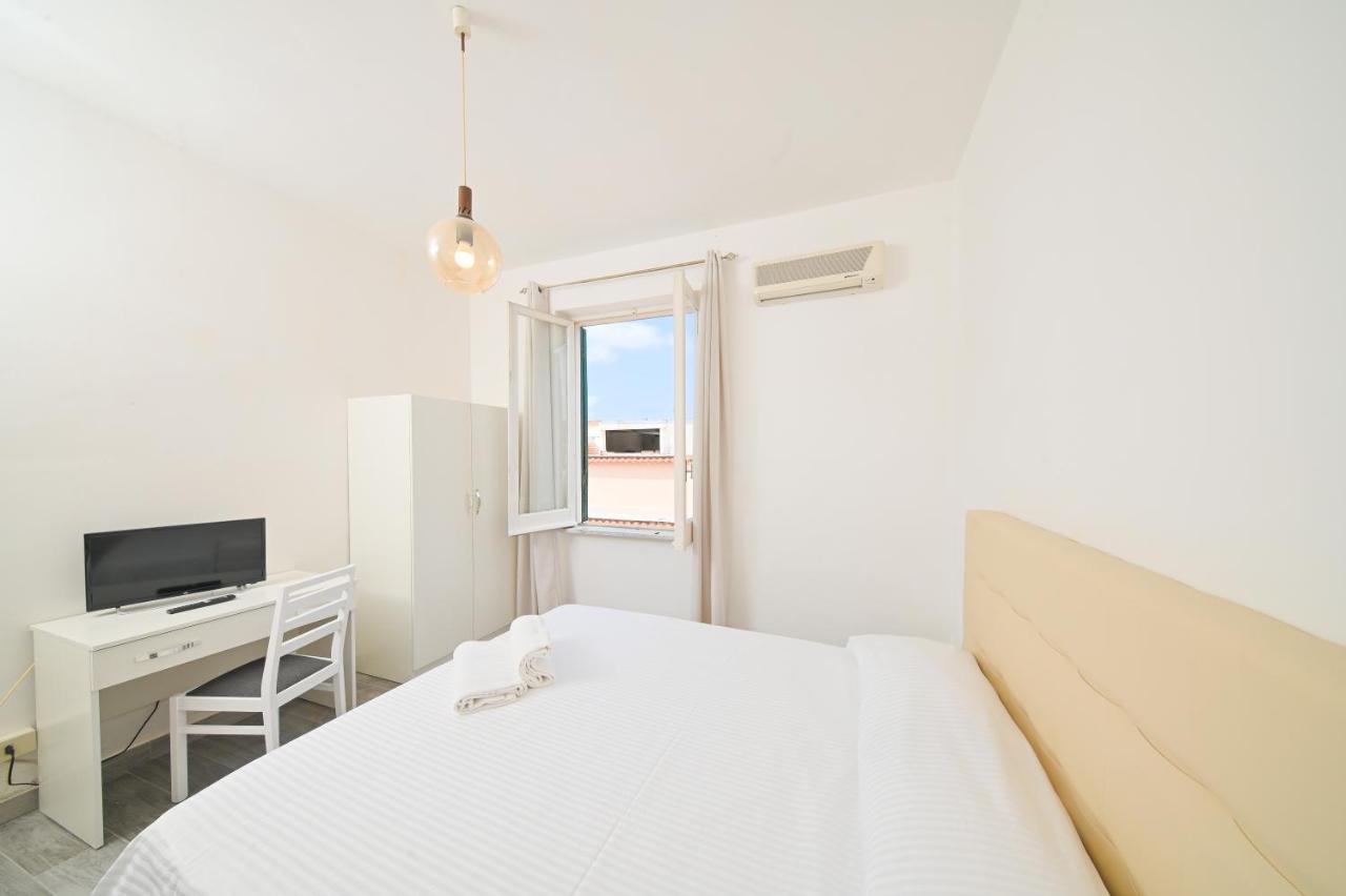 Villa Diana - Beach & Rooms อีสเกีย ภายนอก รูปภาพ