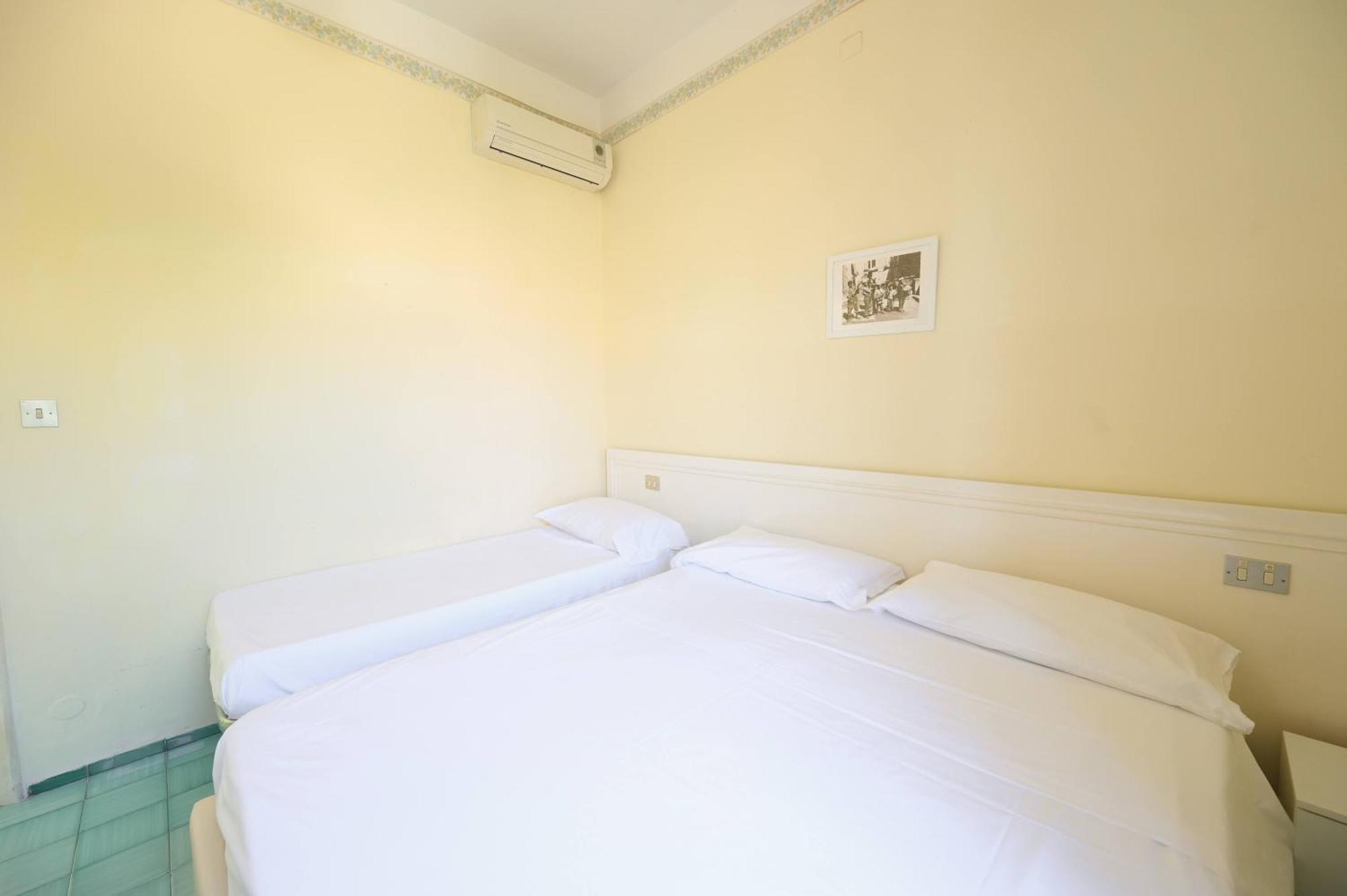 Villa Diana - Beach & Rooms อีสเกีย ภายนอก รูปภาพ