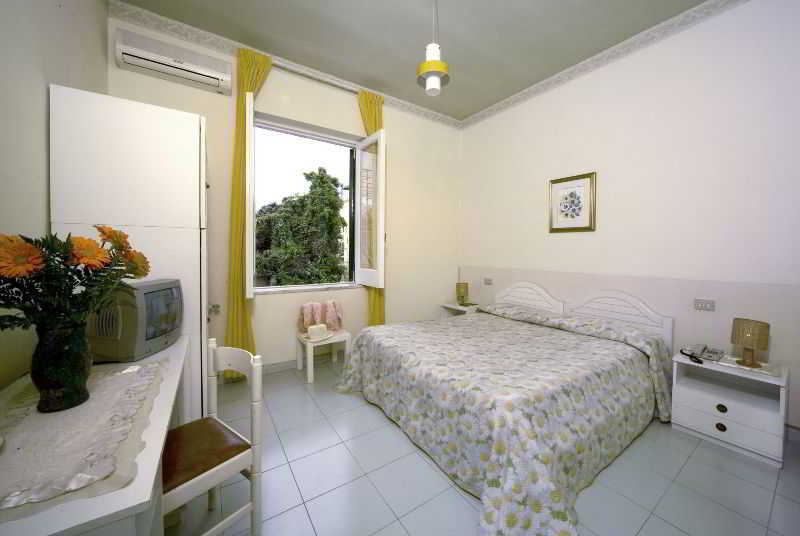 Villa Diana - Beach & Rooms อีสเกีย ภายนอก รูปภาพ